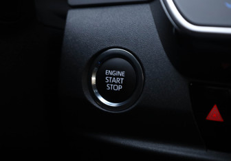 Подержанный автомобиль Toyota Camry Sedan 2024 года (14 фото)