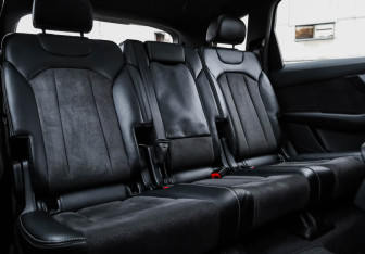 Подержанный автомобиль Audi Q7 2016 года (29 фото)