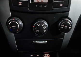 Подержанный автомобиль SsangYong Actyon 2011 года (14 фото)