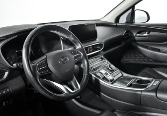 Подержанный автомобиль Hyundai Santa Fe 2020 года (9 фото)