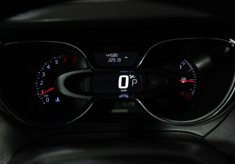 Подержанный автомобиль Renault Kaptur 2017 года (12 фото)