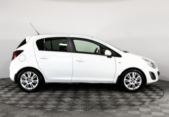 Подержанный автомобиль Opel Corsa 2011 года (4 фото)