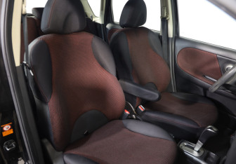 Подержанный автомобиль Nissan Note 2008 года (18 фото)