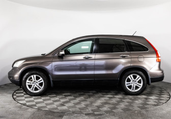 Подержанный автомобиль Honda CR-V 2011 года (8 фото)