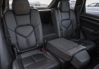 Подержанный автомобиль Porsche Cayenne 2015 года (29 фото)