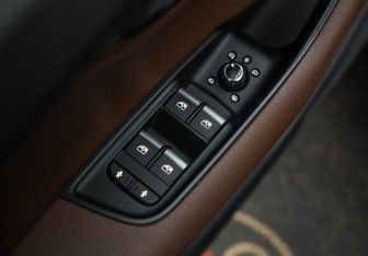 Подержанный автомобиль Audi Q7 2015 года (30 фото)