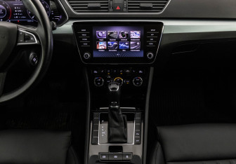 Подержанный автомобиль Skoda Superb Liftback 2019 года (12 фото)