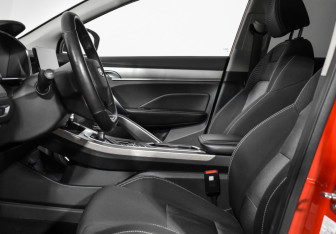 Подержанный автомобиль Geely Coolray 2023 года (12 фото)