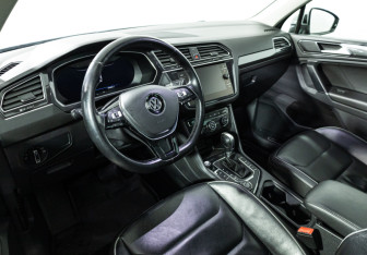 Подержанный автомобиль Volkswagen Tiguan 2018 года (11 фото)