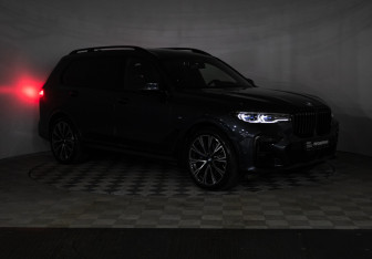 Подержанный автомобиль BMW X7 2019 года (36 фото)