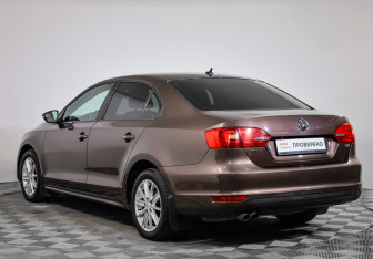 Подержанный автомобиль Volkswagen Jetta Sedan 2014 года (6 фото)