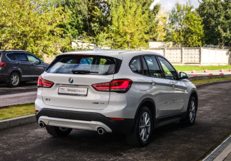 Подержанный автомобиль BMW X1 2021 года (6 фото)