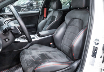 Подержанный автомобиль Kia Stinger 2023 года (19 фото)