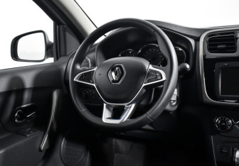 Подержанный автомобиль Renault Sandero 2021 года (16 фото)