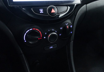 Подержанный автомобиль Hyundai Solaris Sedan 2015 года (17 фото)