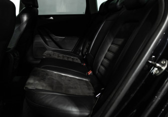 Подержанный автомобиль Volkswagen Passat Wagon 2006 года (10 фото)