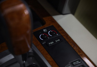 Подержанный автомобиль Toyota Land Cruiser Suv 2013 года (18 фото)