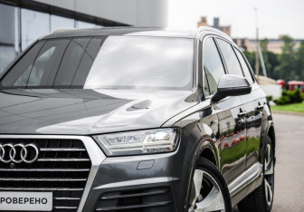 Подержанный автомобиль Audi Q7 2016 года (2 фото)