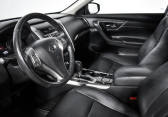 Подержанный автомобиль Nissan Teana 2015 года (9 фото)