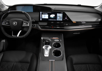 Подержанный автомобиль Changan UNI-K 2023 года (13 фото)