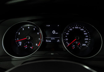 Подержанный автомобиль Volkswagen Passat Sedan 2017 года (12 фото)