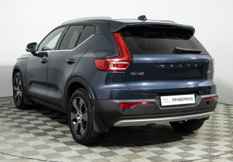 Подержанный автомобиль Volvo XC40 2021 года (7 фото)