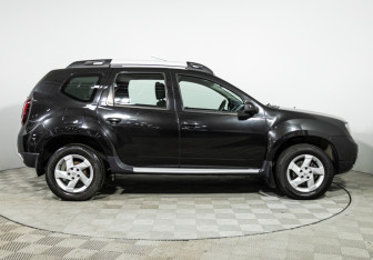 Подержанный автомобиль Renault Duster 2016 года (4 фото)