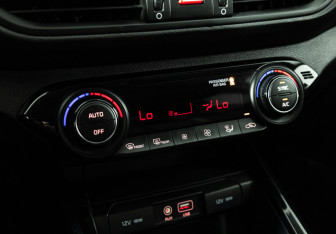 Подержанный автомобиль Kia Cerato Sedan 2019 года (17 фото)