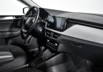 Подержанный автомобиль Skoda Rapid Liftback 2020 года (13 фото)