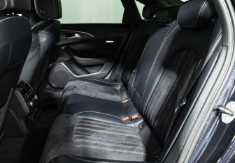 Подержанный автомобиль Audi A6 Sedan 2017 года (10 фото)