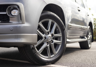 Подержанный автомобиль Lexus LX 2014 года (3 фото)