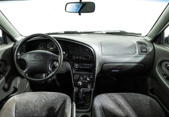 Подержанный автомобиль Kia Spectra Sedan 2007 года (13 фото)