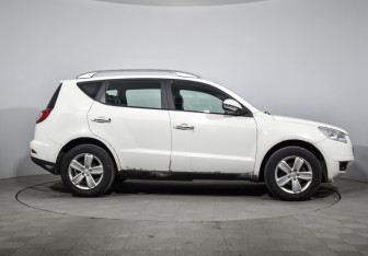 Подержанный автомобиль Geely Emgrand X7 2015 года (4 фото)