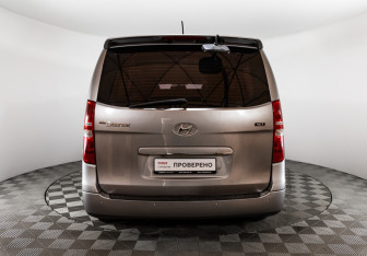Подержанный автомобиль Hyundai Grand Starex 2016 года (6 фото)