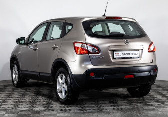 Подержанный автомобиль Nissan Qashqai 2011 года (7 фото)