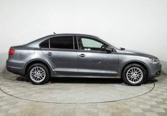 Подержанный автомобиль Volkswagen Jetta Sedan 2012 года (4 фото)