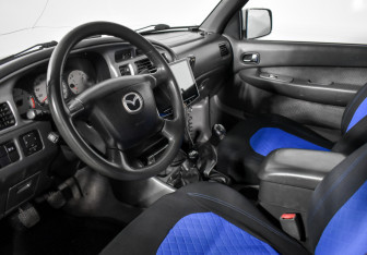 Подержанный автомобиль Mazda B-series 2005 года (9 фото)