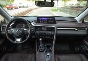 Подержанный автомобиль Lexus RX 2018 года (11 фото)