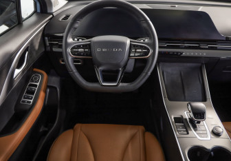 Подержанный автомобиль Omoda C5 2023 года (10 фото)