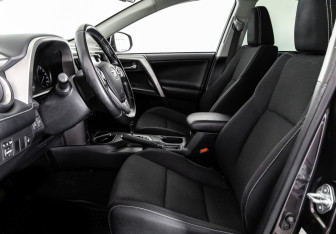 Подержанный автомобиль Toyota RAV4 2019 года (16 фото)