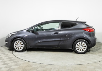 Подержанный автомобиль Kia Ceed Hatchback 2016 года (8 фото)