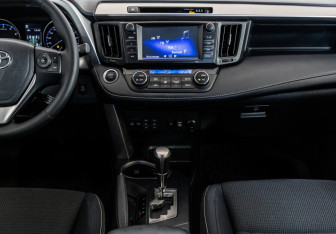 Подержанный автомобиль Toyota RAV4 2018 года (11 фото)