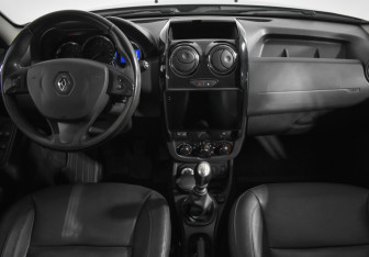 Подержанный автомобиль Renault Duster 2017 года (13 фото)