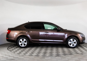 Подержанный автомобиль Skoda Octavia Liftback 2016 года (4 фото)