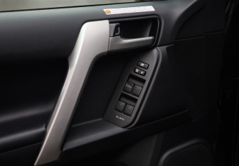 Подержанный автомобиль Toyota Land Cruiser Prado 2020 года (25 фото)
