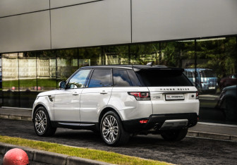 Подержанный автомобиль Land Rover Range Rover Sport 2017 года (8 фото)