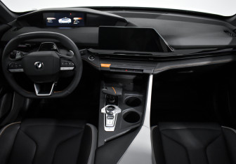 Подержанный автомобиль Changan UNI-V 2024 года (16 фото)