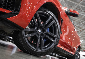 Подержанный автомобиль BMW X6 M 2021 года (5 фото)