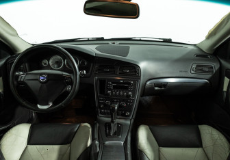 Подержанный автомобиль Volvo S60 2007 года (13 фото)