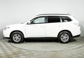 Подержанный автомобиль Mitsubishi Outlander 2012 года (8 фото)